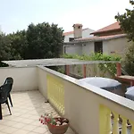Apartments By The Sea Mandre - Pag - 4098 *