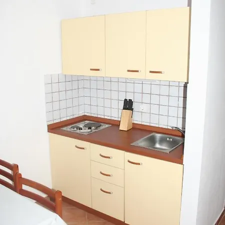 Apartments By The Sea Mandre, Pag - 4092 Колан