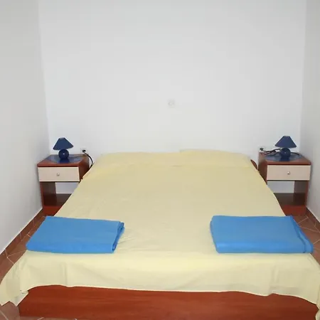 Апартаменты Apartments By The Sea Mandre, Pag - 4092 Колан