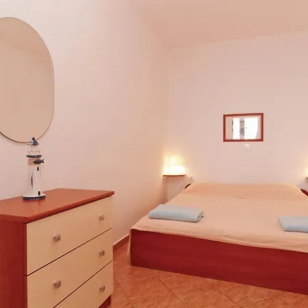 Apartments By The Sea Mandre, Pag - 4092 Апартаменты Колан