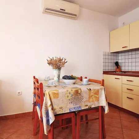 Apartments By The Sea Mandre, Pag - 4092 * Колан