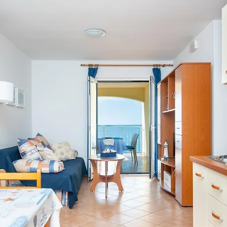 Апартаменты Apartments By The Sea Mandre, Pag - 4092 Колан