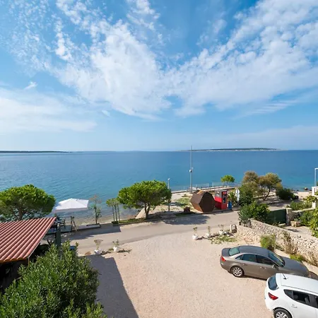 Apartments By The Sea Mandre, Pag - 4092 Колан