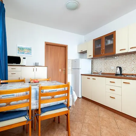 Apartments By The Sea Mandre, Pag - 4092 * Колан