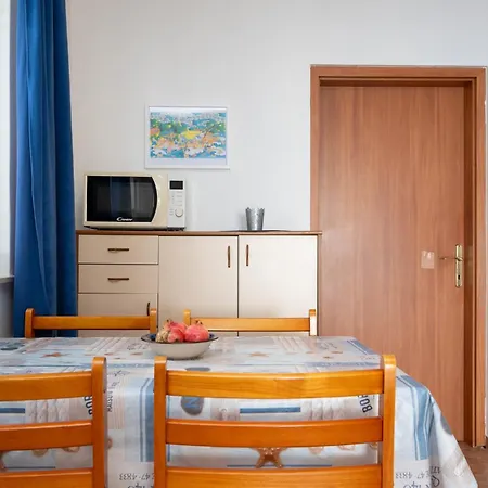 Apartments By The Sea Mandre, Pag - 4092 Колан