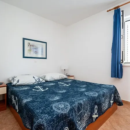 Apartments By The Sea Mandre, Pag - 4092 * Колан