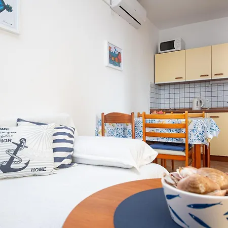 Apartments By The Sea Mandre, Pag - 4092 Апартаменты *