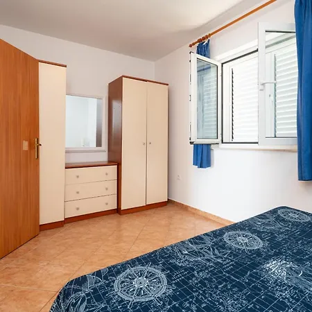 Апартаменты Apartments By The Sea Mandre, Pag - 4092 *