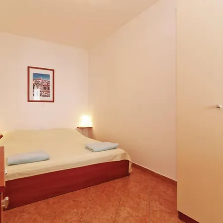 Apartments By The Sea Mandre, Pag - 4092 Колан