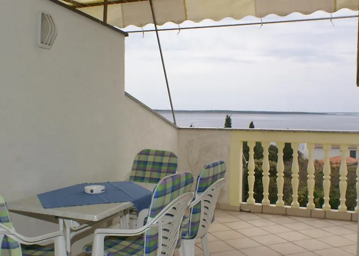 By The Sea - Pag - 4098 *