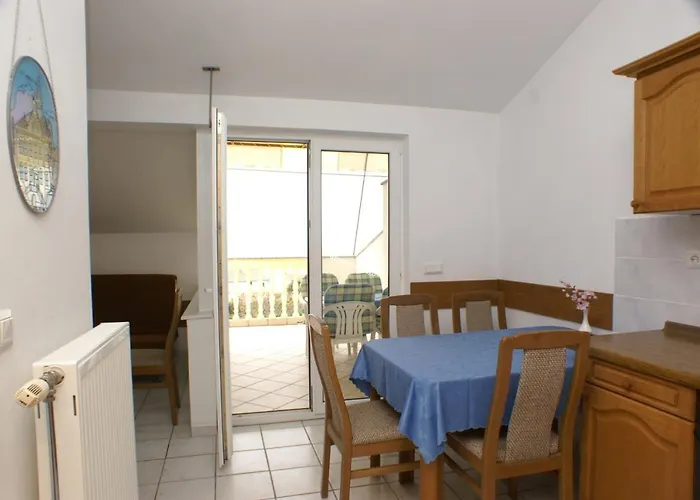 By The Sea - Pag - 4098 Mandre